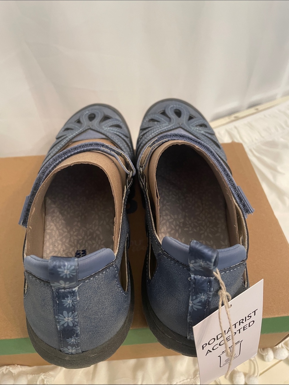 JBU Women's Blue Mary Jane Mule with Floral Cutouts Size 9.5 New in box - Picture 5 of 8